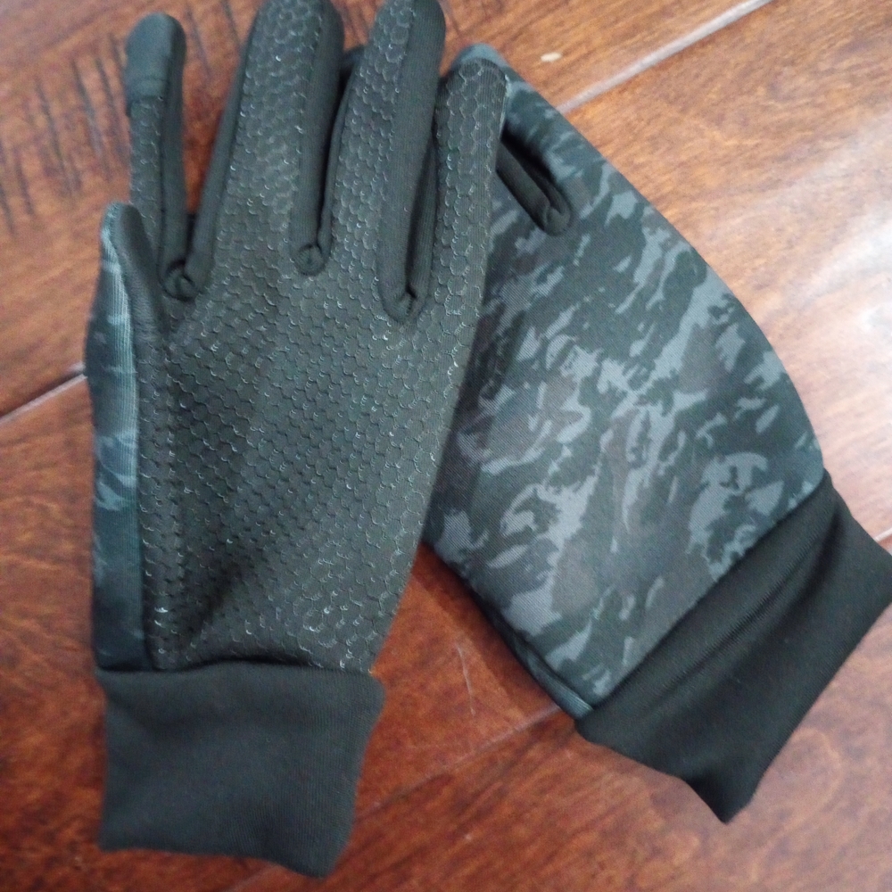 Black Camouflage Boy's Gloves Tech Pads